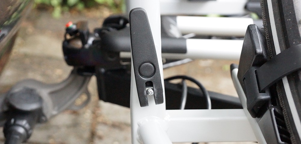 Quick-action lock on the bicycle rack